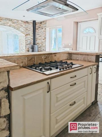 Maison de caractère avec bois et caves troglodytes