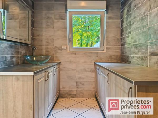 Maison de caractère avec bois et caves troglodytes