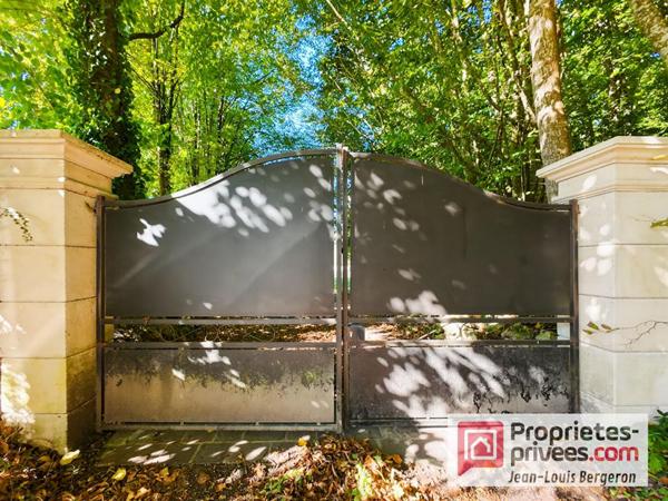 Maison de caractère avec bois et caves troglodytes