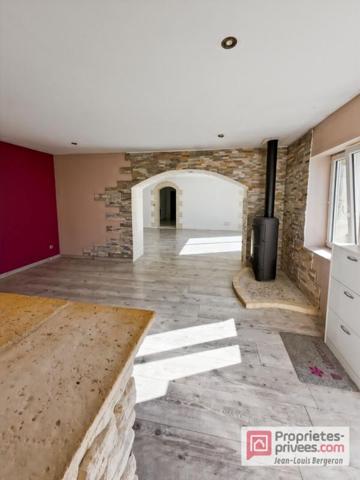 Maison de caractère avec bois et caves troglodytes