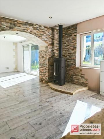 Maison de caractère avec bois et caves troglodytes