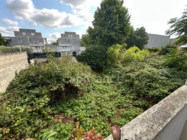 COLOMBES (92) Immeuble d'habitation 157m2 habitables - A rénover - Studios et deux pièces - terrain 709m2