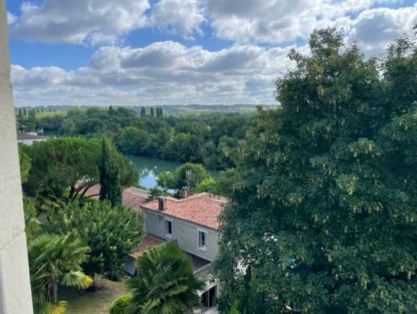 Appartement T2 Duplex dans Bâtisse Historique - Saintes Rive Gauche, Cœur de Ville Saintes (17100)