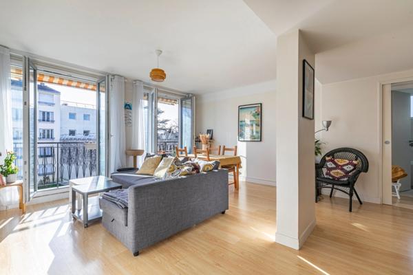 Appartement familial lumineux avec balcon à 3 minutes du RER A Fontenay-sous-Bois
