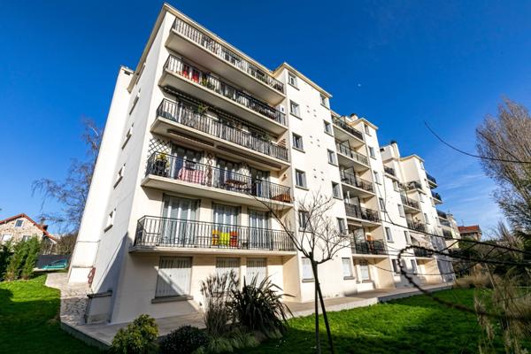Appartement familial lumineux avec balcon à 3 minutes du RER A Fontenay-sous-Bois
