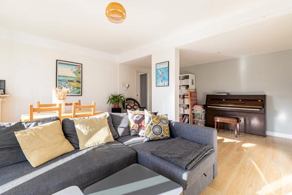 Appartement familial lumineux avec balcon à 3 minutes du RER A Fontenay-sous-Bois