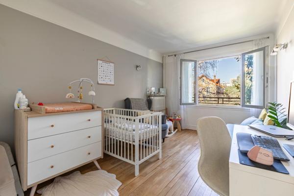 Appartement familial lumineux avec balcon à 3 minutes du RER A Fontenay-sous-Bois