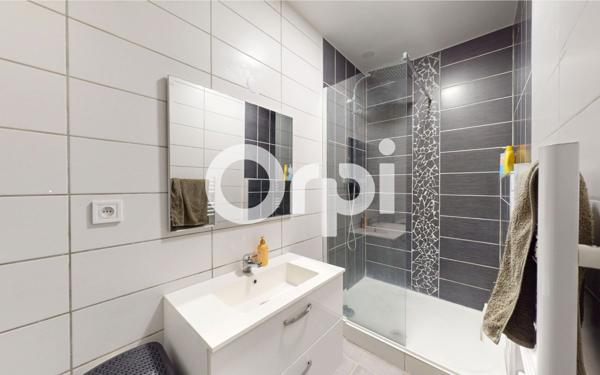 Maison à vendre    8 pièces • 200 m2 Bron