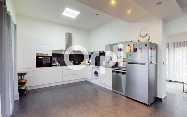 Maison à vendre    8 pièces • 200 m2 Bron