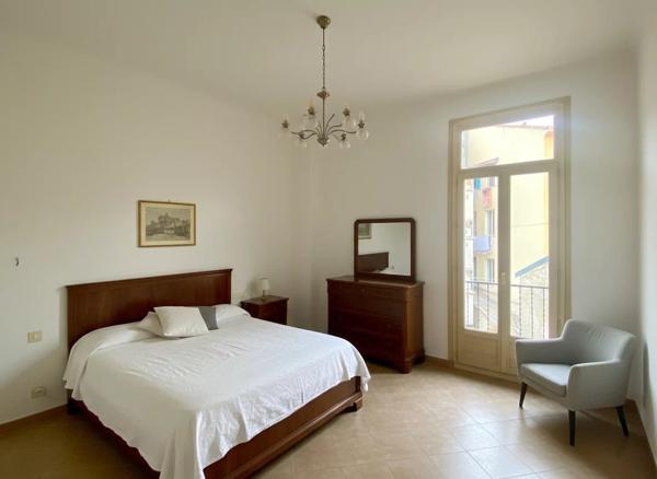 06500 Menton – CENTRE-VILLE – APPARTEMENT 3 PIÈCES AVEC BALCON ET CAVE – DERNIER ÉTAGE