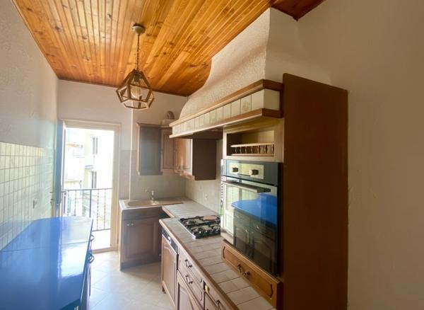 06500 Menton – CENTRE-VILLE – APPARTEMENT 3 PIÈCES AVEC BALCON ET CAVE – DERNIER ÉTAGE