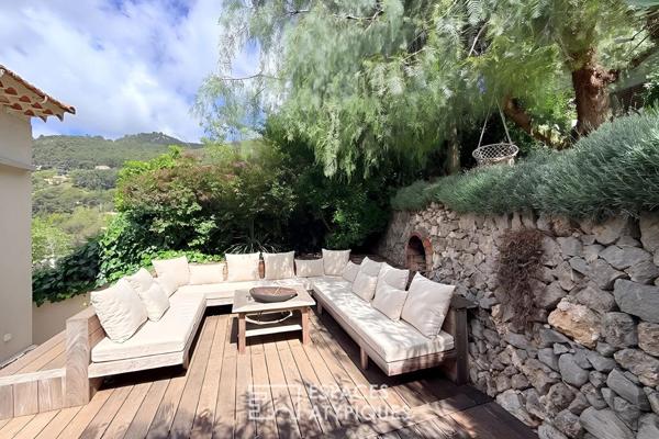 Villa vue rade sur les pentes du Faron
