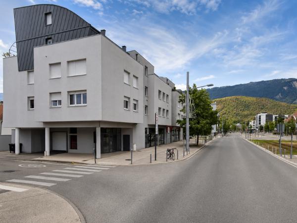 Bureau
         10 pièces
        - 178 m² 238 500 € *