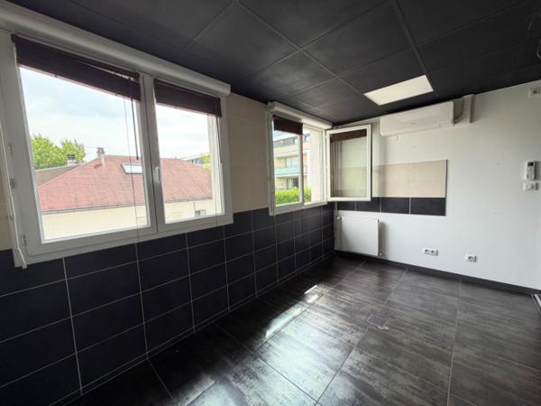 Bureau
         10 pièces
        - 178 m² 238 500 € *