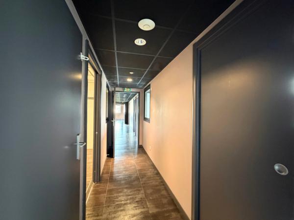 Bureau
         10 pièces
        - 178 m² 238 500 € *