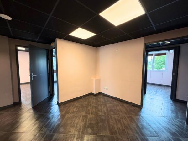 Bureau
         10 pièces
        - 178 m² 238 500 € *