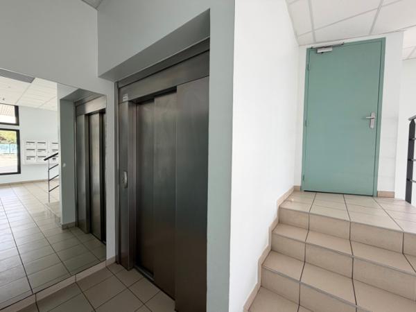 Bureau
         10 pièces
        - 178 m² 238 500 € *