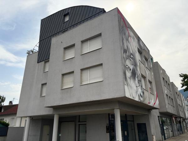 Bureau
         10 pièces
        - 178 m² 238 500 € *