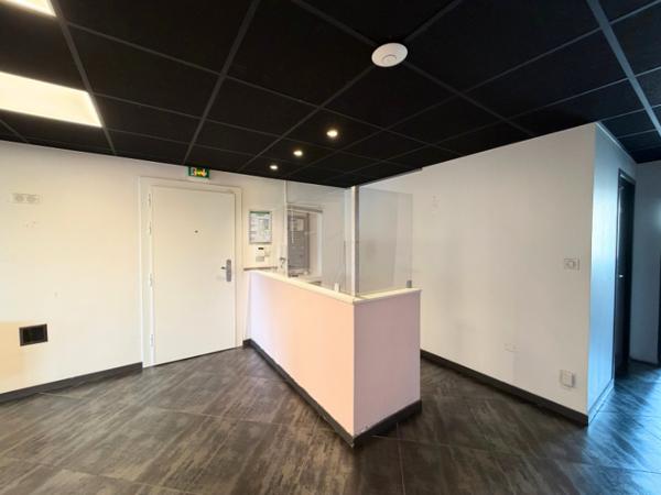 Bureau
         10 pièces
        - 178 m² 238 500 € *