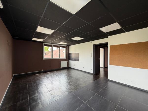 Bureau
         10 pièces
        - 178 m² 238 500 € *