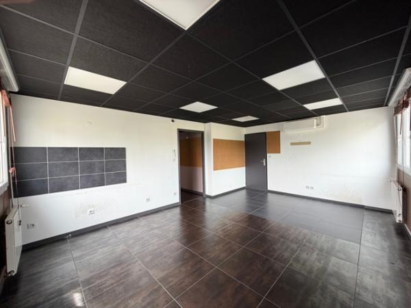 Bureau
         10 pièces
        - 178 m² 238 500 € *