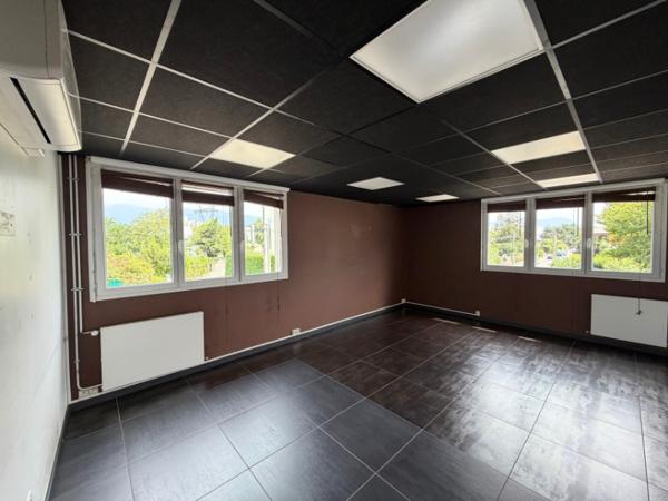 Bureau
         10 pièces
        - 178 m² 238 500 € *