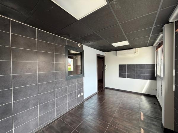 Bureau
         10 pièces
        - 178 m² 238 500 € *