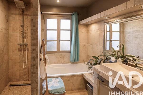 Maison à vendre 8 pièces 215 m² La Bastidonne