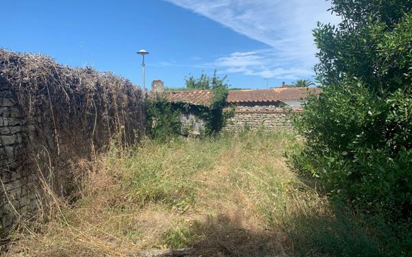 Terrain à vendre    La Flotte