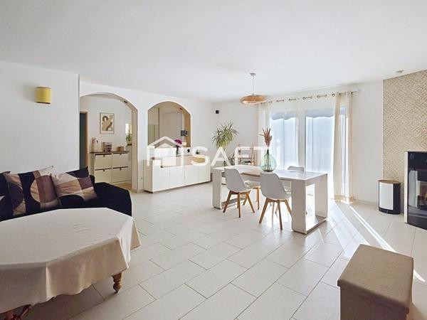 BELLES PRESTATIONS POUR CETTE MAISON AVEC PISCINE