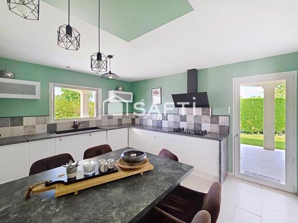 BELLES PRESTATIONS POUR CETTE MAISON AVEC PISCINE