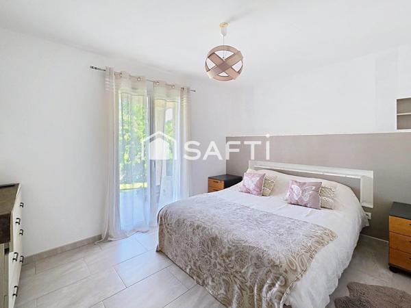 BELLES PRESTATIONS POUR CETTE MAISON AVEC PISCINE