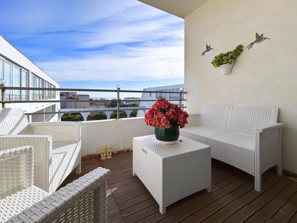 Appartement au village, 3 chambres, climatisé, vue mer
