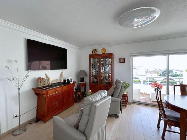 Appartement au village, 3 chambres, climatisé, vue mer