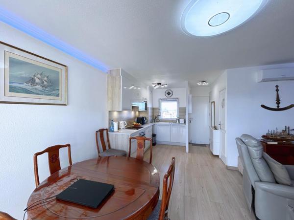 Appartement au village, 3 chambres, climatisé, vue mer