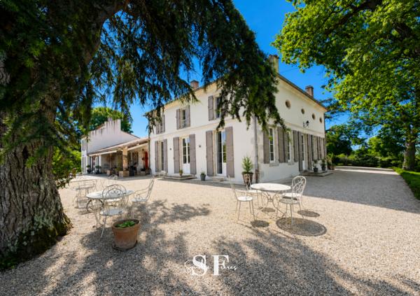 Maison 10 pièce(s) 7 chambre(s) 460 m²