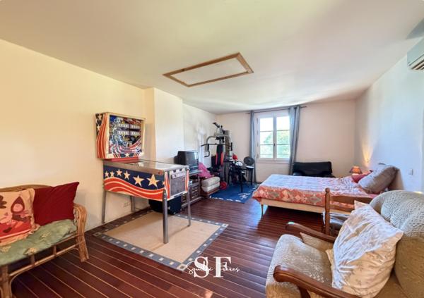Maison 10 pièce(s) 7 chambre(s) 460 m²