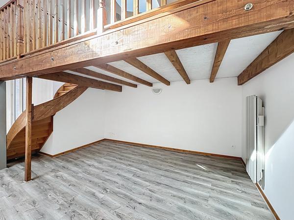 Appartement
         2 pièces
        - 51 m² 119 000 € *