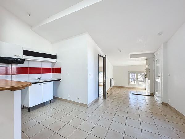 Appartement
         2 pièces
        - 51 m² 119 000 € *