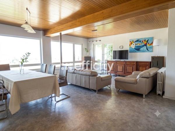 Maison
         8 pièces
        - 235 m² Bien prestige 815 000 € *