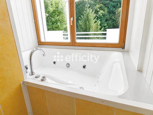 Maison
         8 pièces
        - 235 m² Bien prestige 815 000 € *