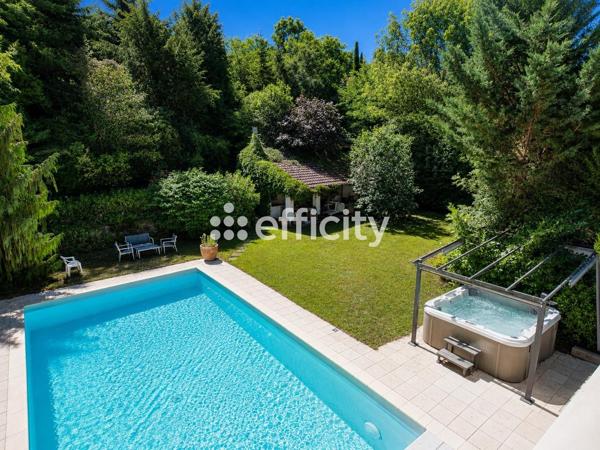 Maison
         8 pièces
        - 235 m² Bien prestige 815 000 € *