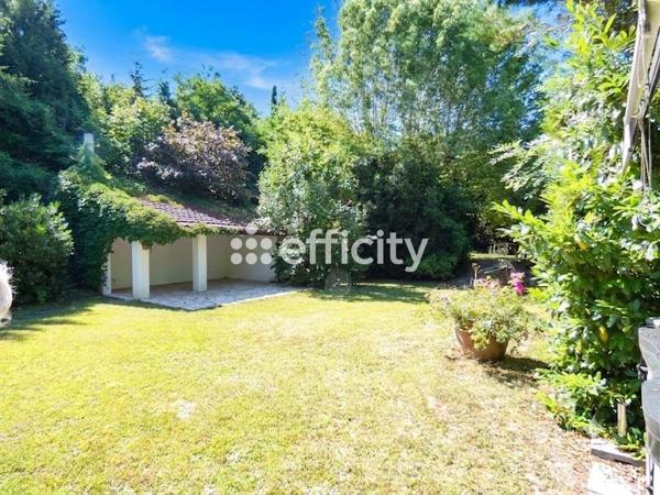 Maison
         8 pièces
        - 235 m² Bien prestige 815 000 € *