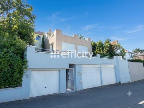 Maison
         8 pièces
        - 235 m² Bien prestige 815 000 € *