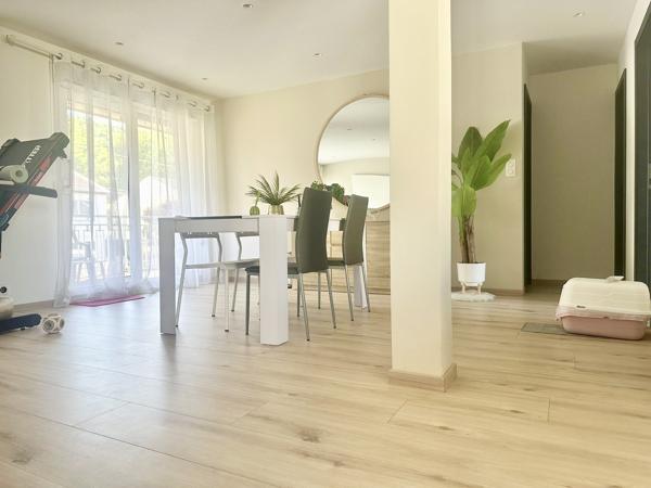 Maison
         4 pièces
        - 118 m² Exclusivité 239 000 € *