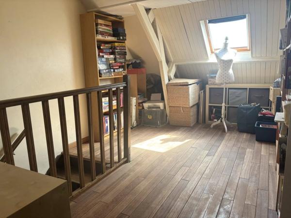 Maison familiale de 165 m2 édifiée sur un terrain de 194 m2