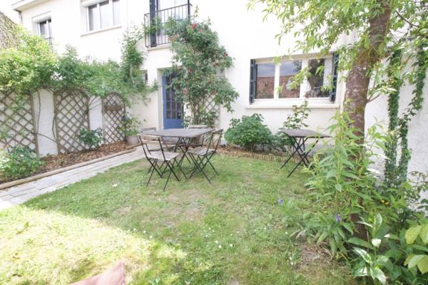 Maison familiale de 165 m2 édifiée sur un terrain de 194 m2