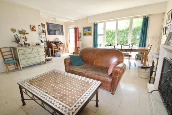 Maison familiale de 165 m2 édifiée sur un terrain de 194 m2