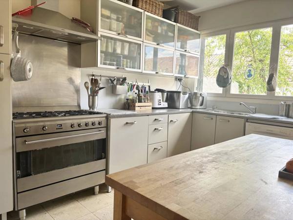 Maison familiale de 165 m2 édifiée sur un terrain de 194 m2