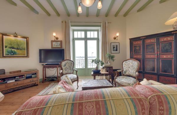 Superbe maison de maître vue mer Port Louis sous offre